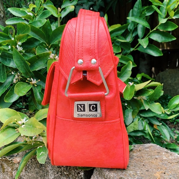 SOLD 70's SAMSONITE Silhouette Coral Red Carryall - Picture 4 of 8